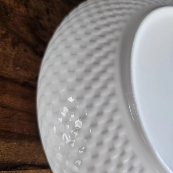 La Rochelle 9" Pasta or Salad Bowl White Lattice Or Basket Weave Porcelain EUC - Picture 7 of 9